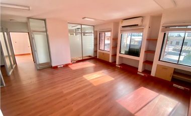 SE ARRIENDA OFICINA EN EL EDIFICIO DAVIVIENDA, CENTRO HISTÓRICO