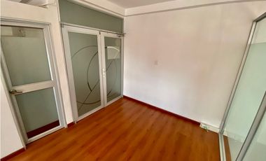 SE ARRIENDA OFICINA EN EL EDIFICIO DAVIVIENDA, CENTRO HISTÓRICO