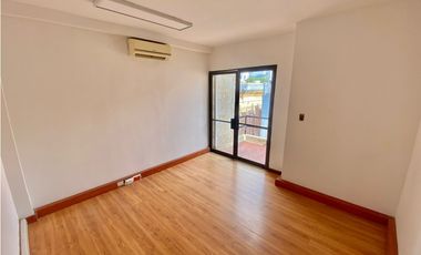 SE ARRIENDA OFICINA EN EL EDIFICIO DAVIVIENDA, CENTRO HISTÓRICO