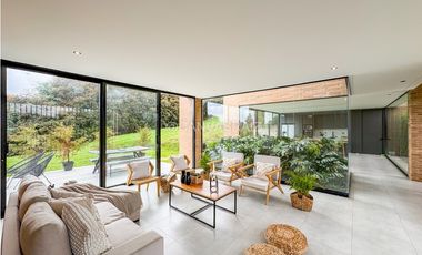 Venta de Casa Campestre en Parcelación Alto de Palmas