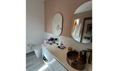 HERMOSA CASA MODERNA  DE DOS NIVELES CERCA DEL MAR. Pto Colombia