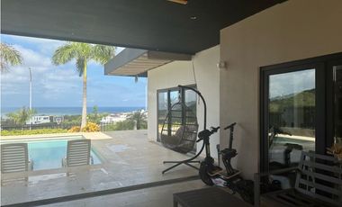 HERMOSA CASA MODERNA  DE DOS NIVELES CERCA DEL MAR. Pto Colombia