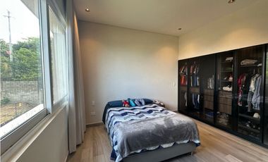 HERMOSA CASA MODERNA  DE DOS NIVELES CERCA DEL MAR. Pto Colombia