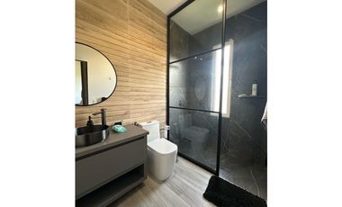 HERMOSA CASA MODERNA  DE DOS NIVELES CERCA DEL MAR. Pto Colombia