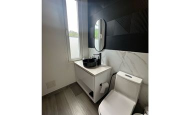 HERMOSA CASA MODERNA  DE DOS NIVELES CERCA DEL MAR. Pto Colombia