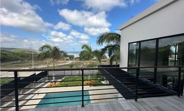 HERMOSA CASA MODERNA  DE DOS NIVELES CERCA DEL MAR. Pto Colombia