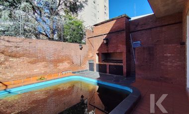 Casa en  calle 54 entre 8 y 9