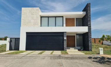 Casa en RENTA en PUNTA TIBURON, con alberca