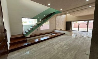 Casa en privada equipada y de lujo .