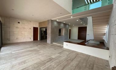 Casa en privada equipada y de lujo .