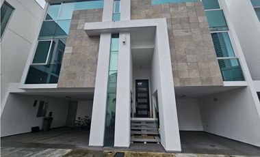 Casa en alquiler en Altos del Golf (LM)