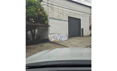 VENDO GALERA EN JUAN DIAZ / 2 OFICINAS / 600m2 / YG