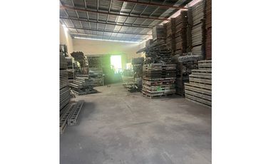 VENDO GALERA EN JUAN DIAZ / 2 OFICINAS / 600m2 / YG
