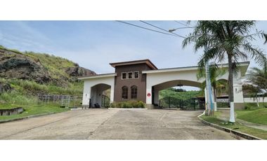 LAS CUMBRES / GREEN VILLAGE / 225m2 / 3 HABITACIONES / AMPLIA TERRAZA