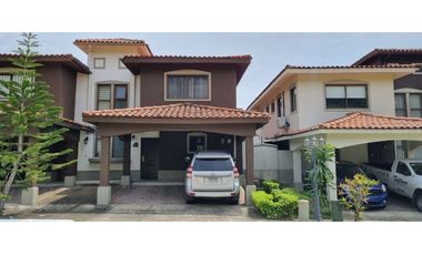 LAS CUMBRES / GREEN VILLAGE / 225m2 / 3 HABITACIONES / AMPLIA TERRAZA