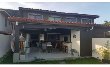LAS CUMBRES / GREEN VILLAGE / 225m2 / 3 HABITACIONES / AMPLIA TERRAZA