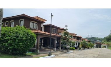 LAS CUMBRES / GREEN VILLAGE / 225m2 / 3 HABITACIONES / AMPLIA TERRAZA