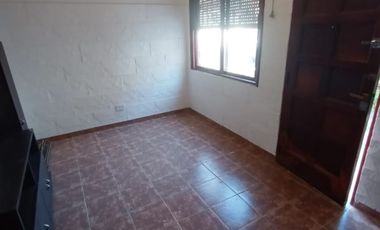 Departamento Tipo Casa en alquiler en Lanus Este