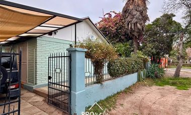 Casa en Venta en Casa con Gran Terreno en Barrio Seguro y Residencial, Metro San Joaquin, Macul