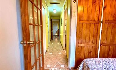 Casa en Venta en Casa con Gran Terreno en Barrio Seguro y Residencial, Metro San Joaquin, Macul