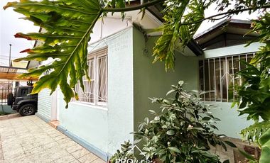 Casa en Venta en Casa con Gran Terreno en Barrio Seguro y Residencial, Metro San Joaquin, Macul