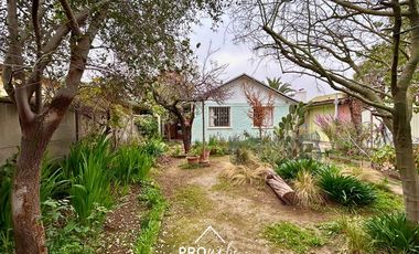 Casa en Venta en Casa con Gran Terreno en Barrio Seguro y Residencial, Metro San Joaquin, Macul