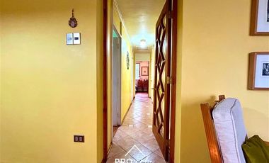 Casa en Venta en Casa con Gran Terreno en Barrio Seguro y Residencial, Metro San Joaquin, Macul