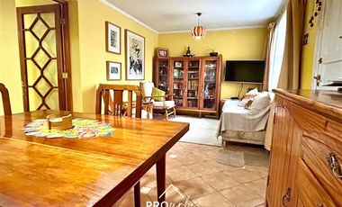 Casa en Venta en Casa con Gran Terreno en Barrio Seguro y Residencial, Metro San Joaquin, Macul