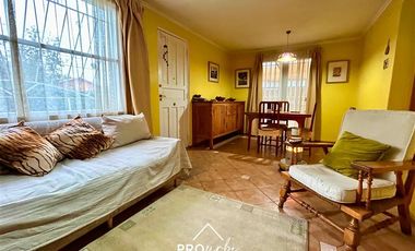 Casa en Venta en Casa con Gran Terreno en Barrio Seguro y Residencial, Metro San Joaquin, Macul