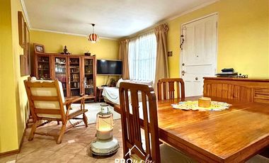 Casa en Venta en Casa con Gran Terreno en Barrio Seguro y Residencial, Metro San Joaquin, Macul