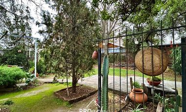 Casa en Venta en Casa con Gran Terreno en Barrio Seguro y Residencial, Metro San Joaquin, Macul