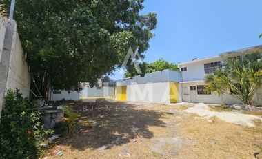 BODEGA CON PATIO Y OFICINAS EN RENTA