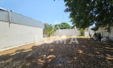 BODEGA CON PATIO Y OFICINAS EN RENTA