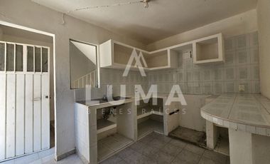 BODEGA CON PATIO Y OFICINAS EN RENTA
