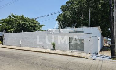 BODEGA CON PATIO Y OFICINAS EN RENTA