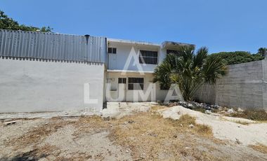 BODEGA CON PATIO Y OFICINAS EN RENTA