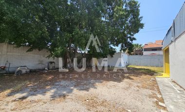 BODEGA CON PATIO Y OFICINAS EN RENTA
