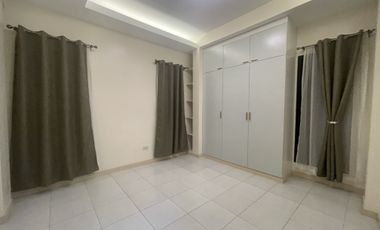 4 bedrooms w/attic