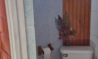 HERMOSA CASA ESQUINA, DE DOS PISOS, EXCELENTE BARRIO