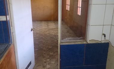 HERMOSA CASA ESQUINA, DE DOS PISOS, EXCELENTE BARRIO