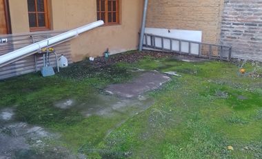HERMOSA CASA ESQUINA, DE DOS PISOS, EXCELENTE BARRIO