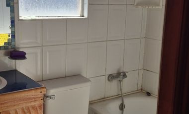 HERMOSA CASA ESQUINA, DE DOS PISOS, EXCELENTE BARRIO