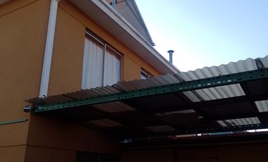 HERMOSA CASA ESQUINA, DE DOS PISOS, EXCELENTE BARRIO