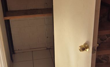HERMOSA CASA ESQUINA, DE DOS PISOS, EXCELENTE BARRIO