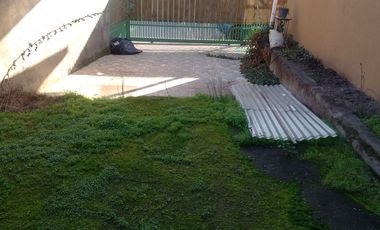 HERMOSA CASA ESQUINA, DE DOS PISOS, EXCELENTE BARRIO
