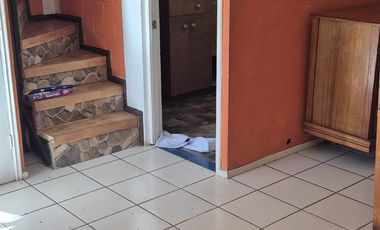 HERMOSA CASA ESQUINA, DE DOS PISOS, EXCELENTE BARRIO