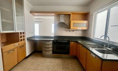 Casa en venta en Cumbres Providencia Frente a Parque