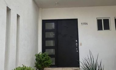 Casa en venta en Cumbres Providencia Frente a Parque