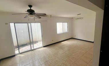 Casa en venta en Cumbres Providencia Frente a Parque
