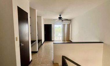 Casa en venta en Cumbres Providencia Frente a Parque